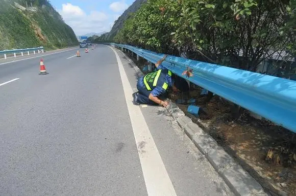 白沙高速路波形护栏